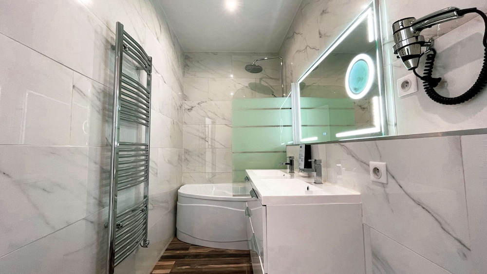 Kyriad Marseille Blancarde Timone 53/53