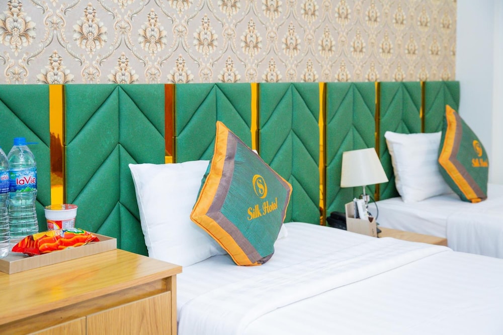 RedDoorz Plus near Tan Son Nhat airport 2 38/50