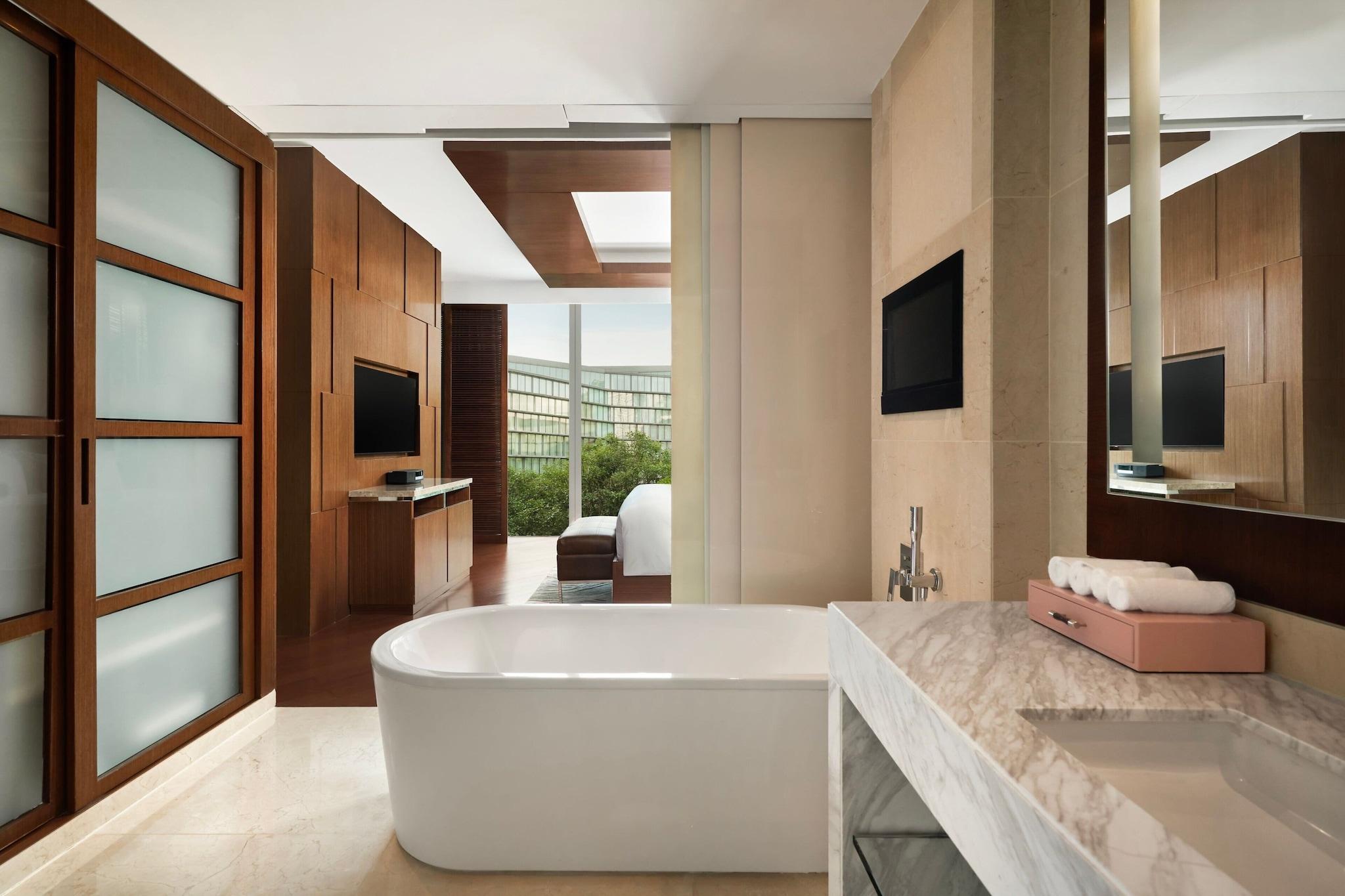 1 Bedroom, Junior Suite, King Bed, Jw Marriott Hotel Hanoi 4/4