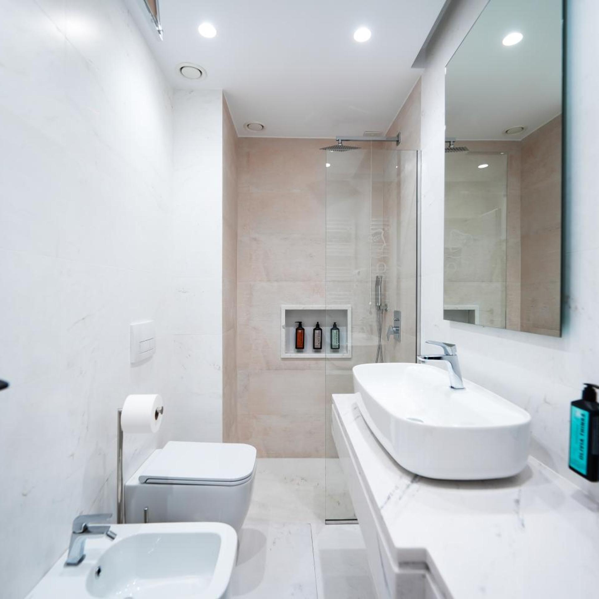 Naos Luxury Hotel 60/62
