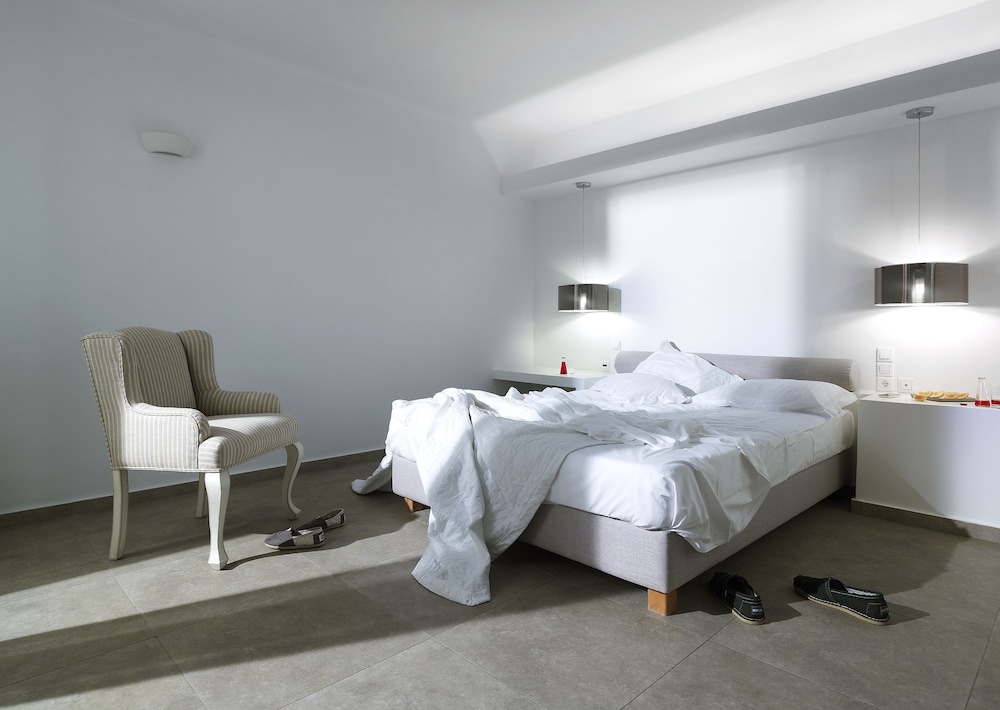 JUNIOR SUITE, QUEEN BED