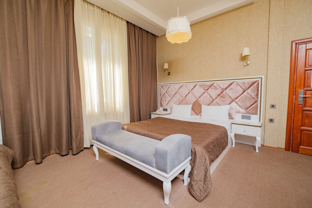 ROOM, TWIN BEDS