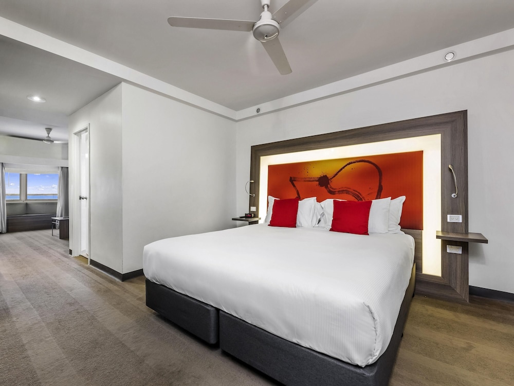 JUNIOR SUITE, KING BED, HARBOUR VIEW