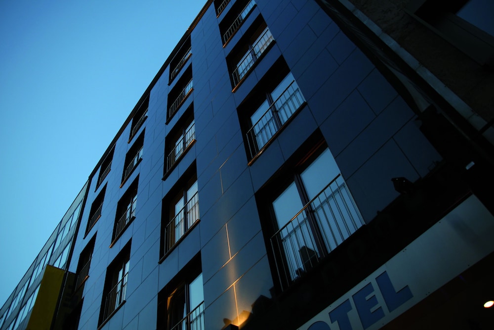 Schiller5 Hotel 2/44