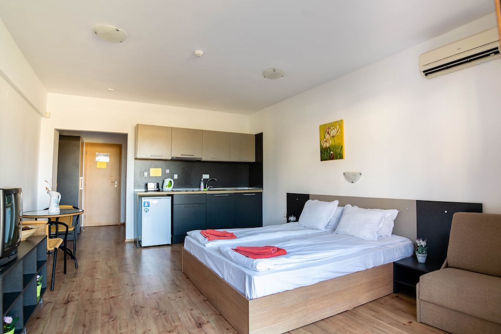 Step Hotel 12/45