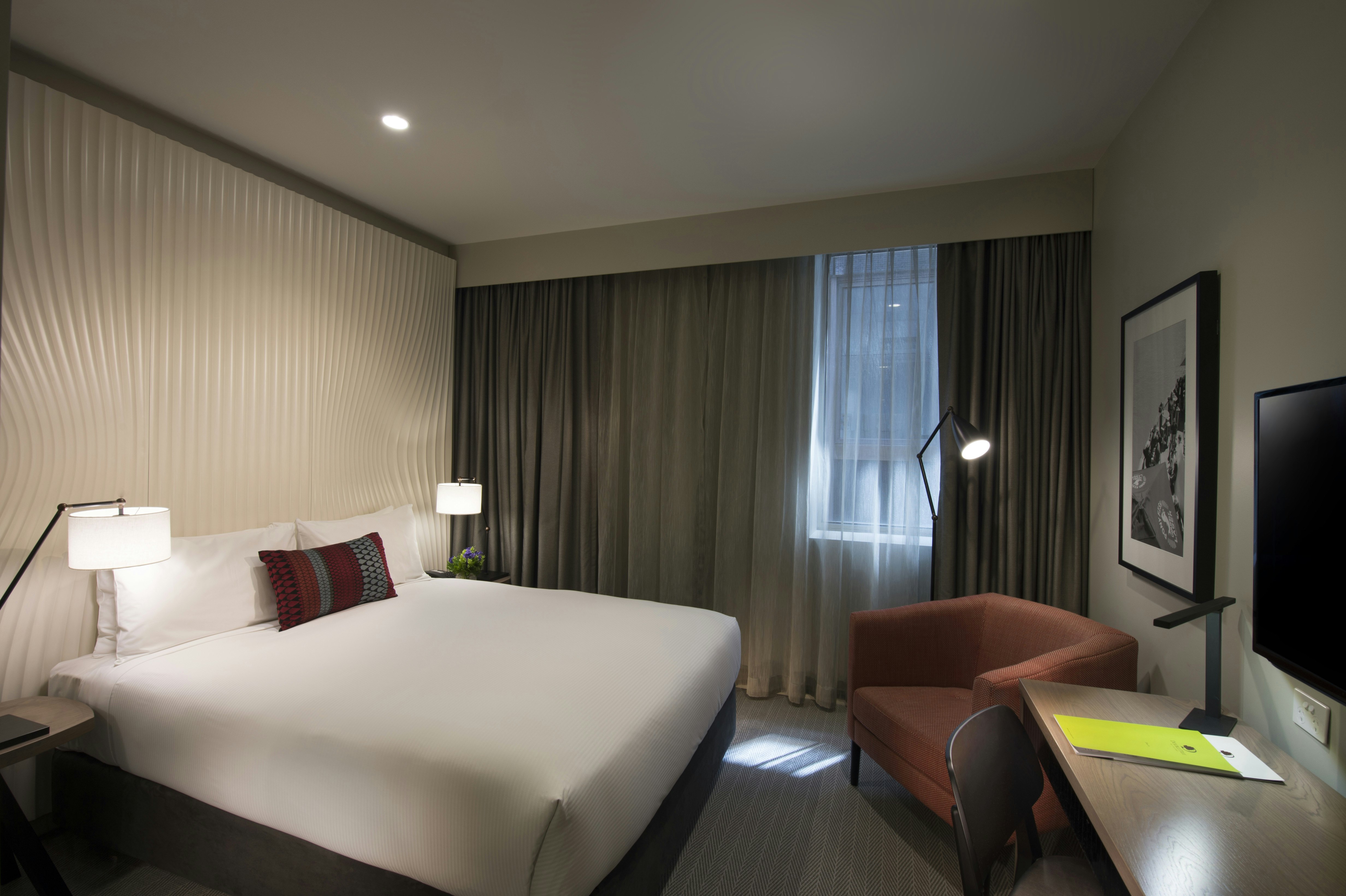 INTERIOR, GUEST ROOM, QUEEN BED