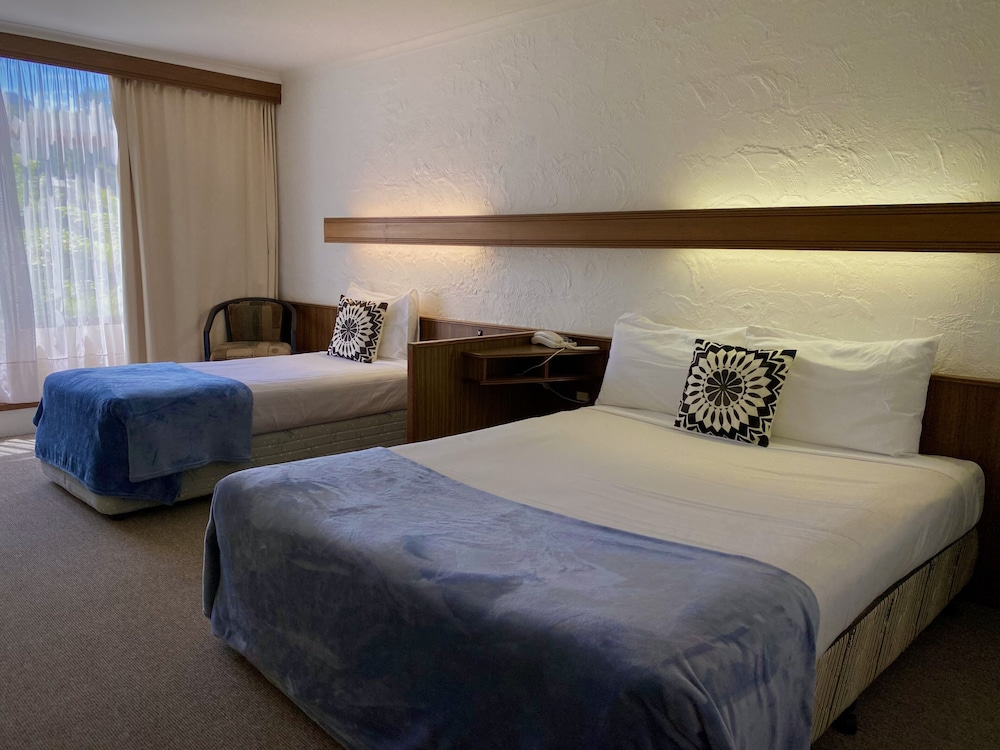 Standard, 1 Queen and 1 Single Bed, Ground Floor
