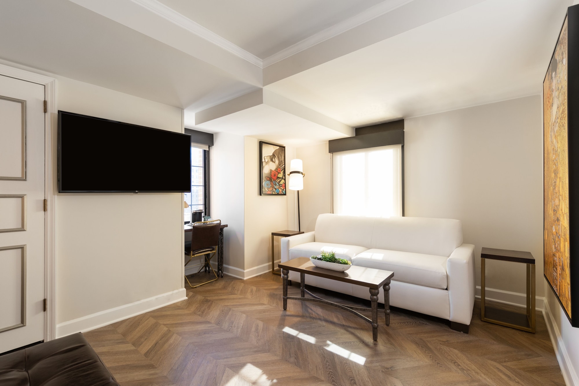 LUXURY, SUITE, KING BED