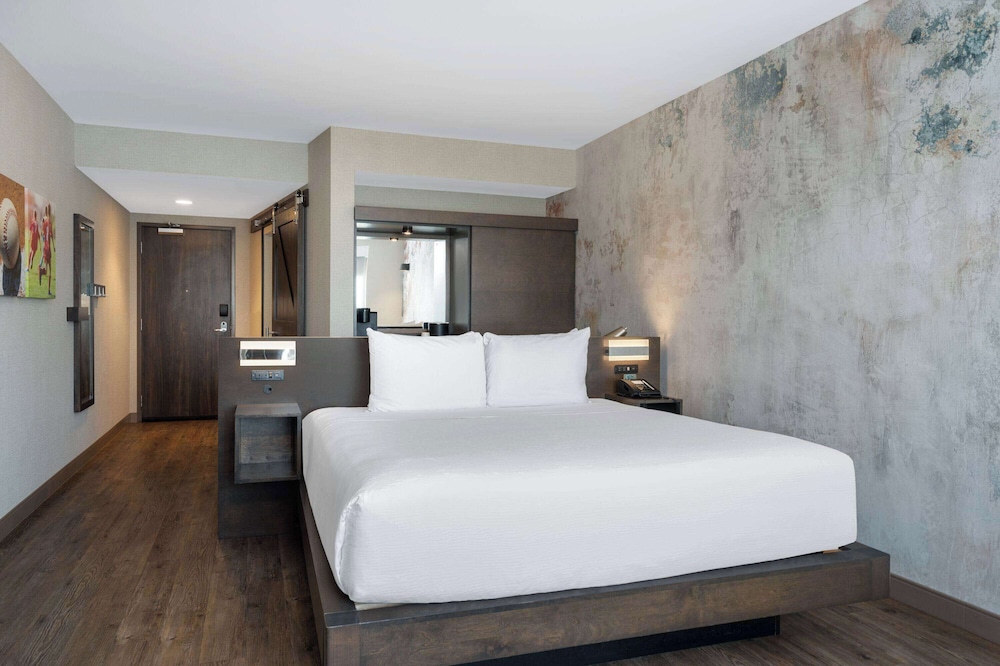 Wyndham Westfield 11/42