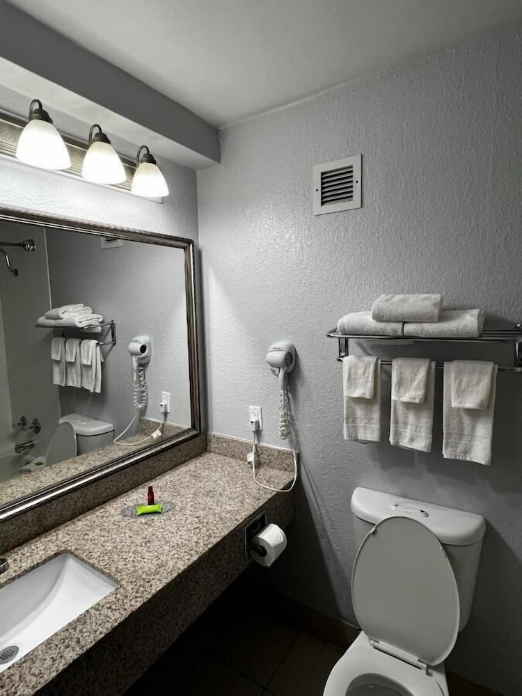 Super 8 by Wyndham Fort Worth Entertainment District 49/49