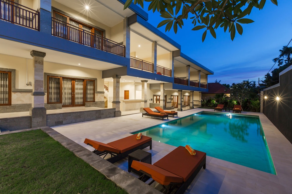 Kubu Petitenget Suite Seminyak 56/63