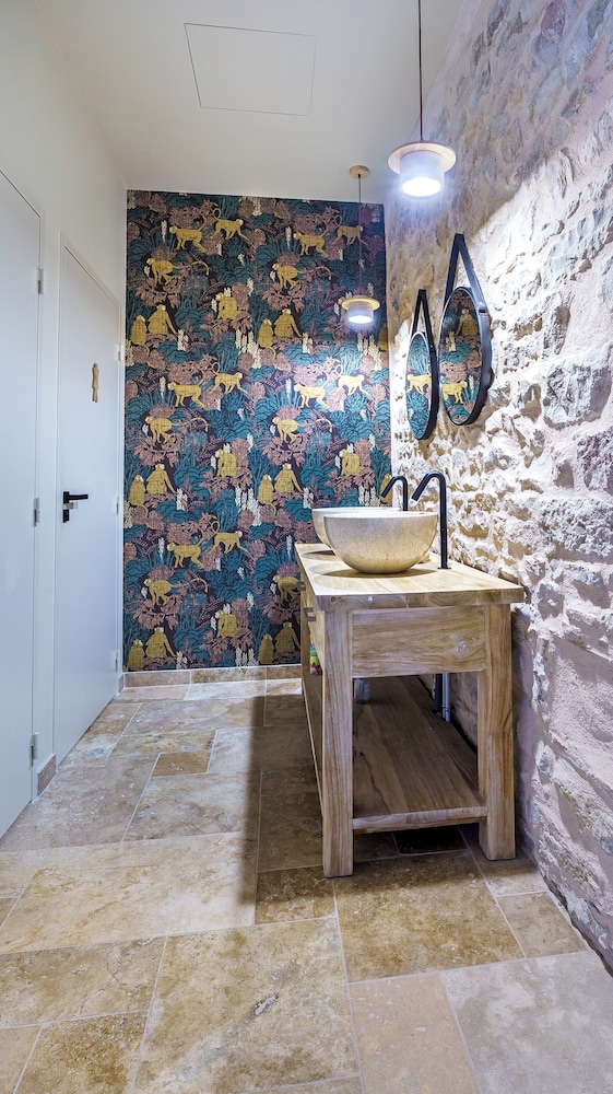 HOTEL ARTS ET TERROIRS 6/50