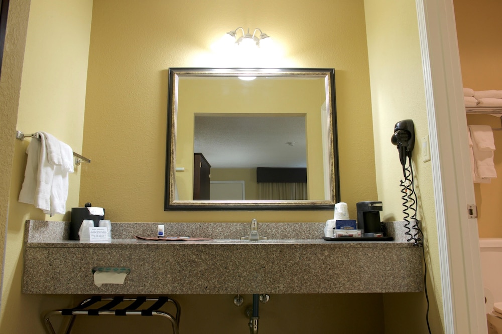 Best Western Green Tree Inn 8/31
