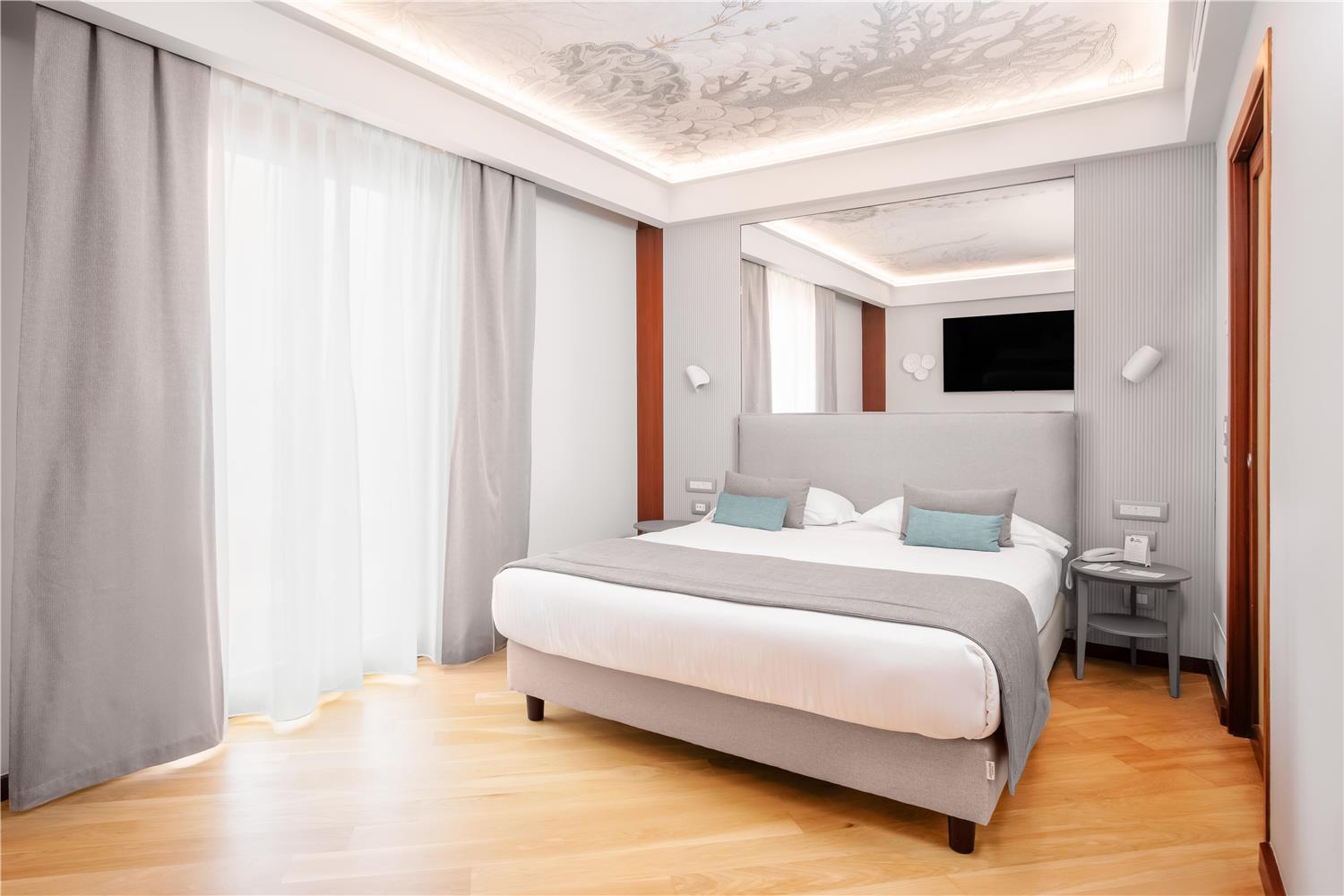 Executive, Queen Bed