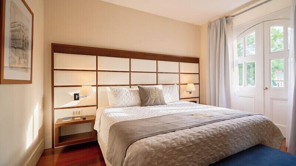 PREMIUM, QUEEN BED