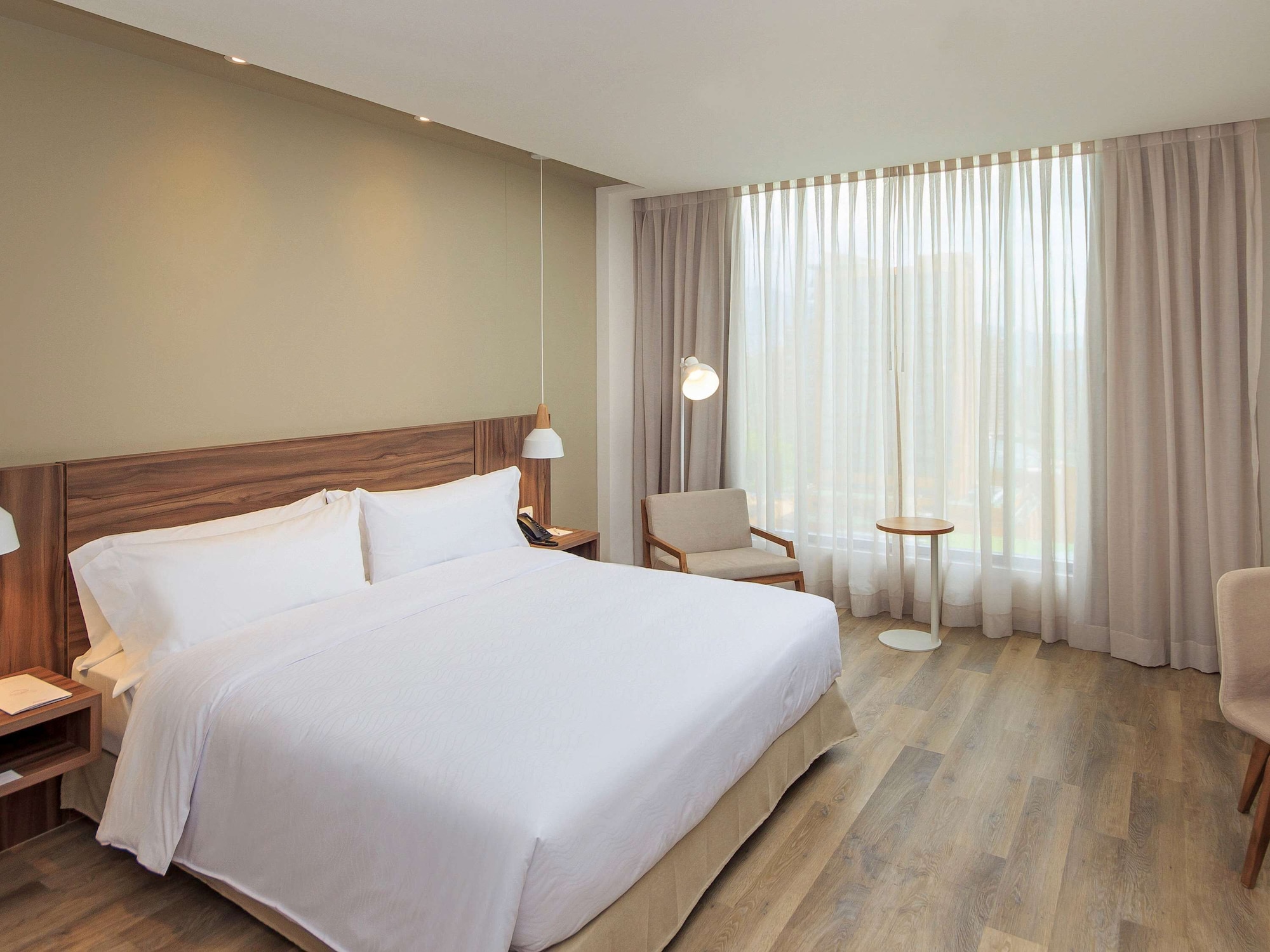 STANDARD, KING BED
