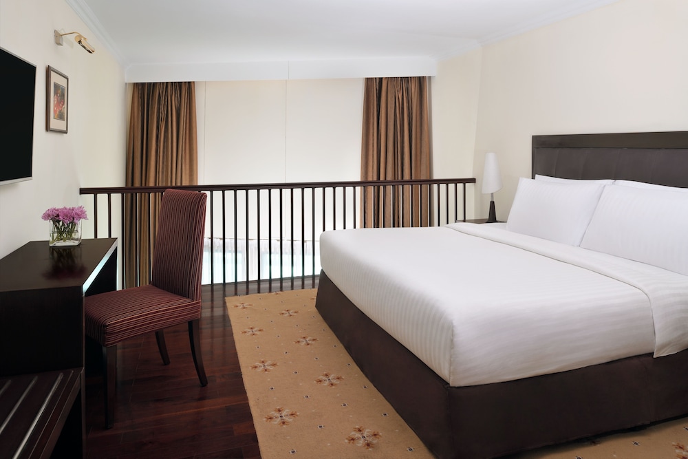 SUPERIOR, QUEEN BED