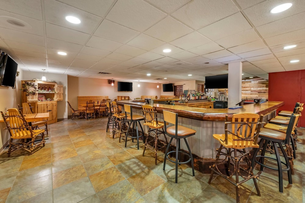 Three Bears Waterpark Resort Near Tomah, an Ascend Collection Hotel 34/50