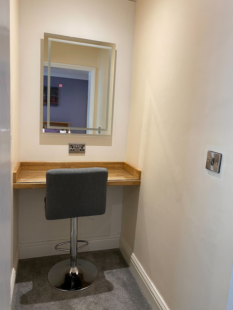 Exeter Court Hotel 53/66