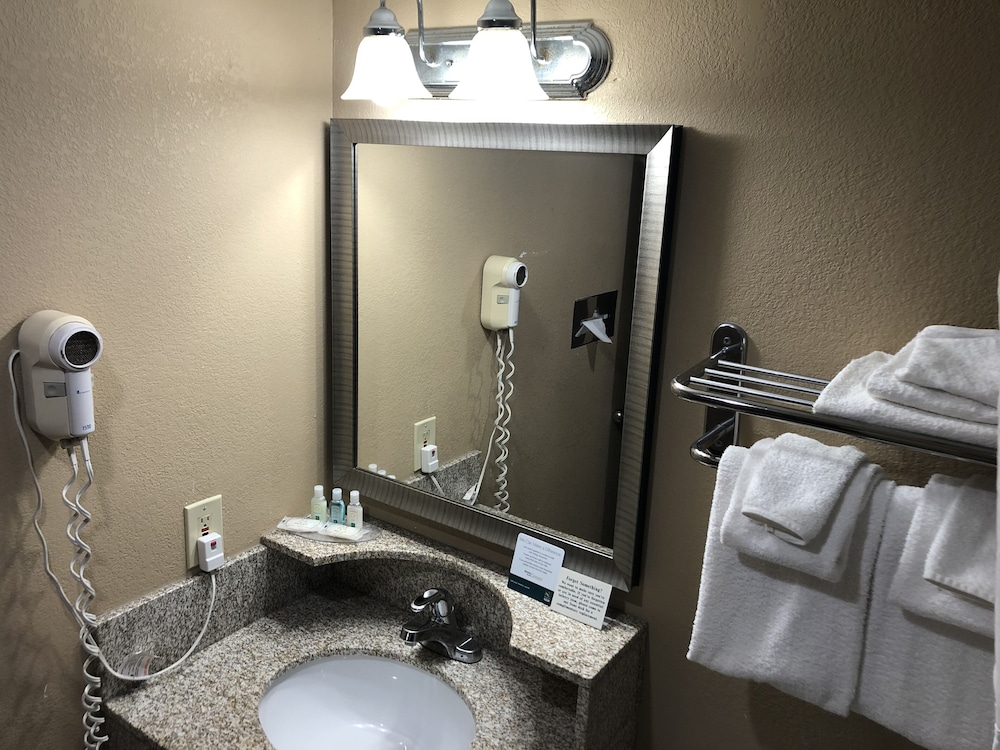 Quality Inn Near Joint Base Andrews-Washington Area 14/36