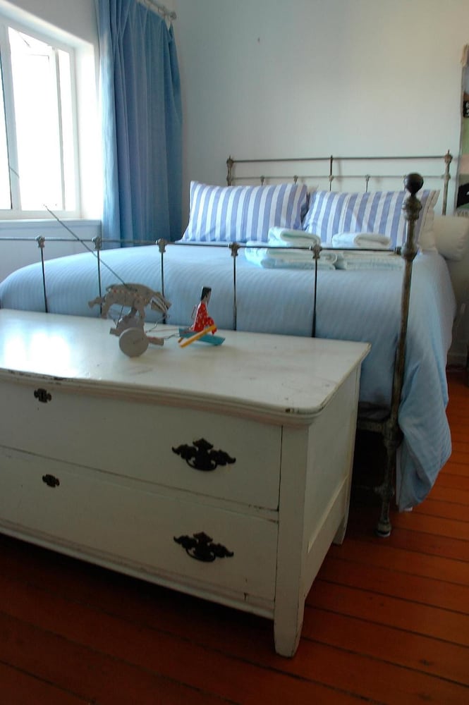 Blue On Blue Bed And Breakfast 6/36