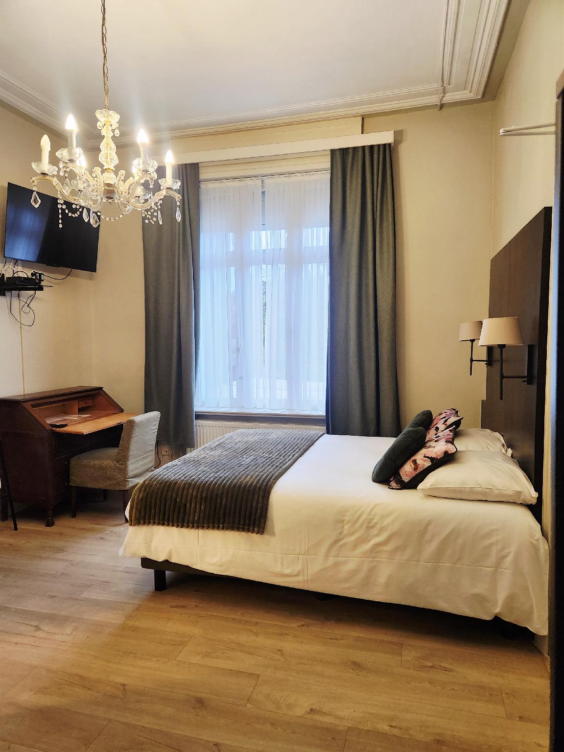 Standard, Gulden Vlies Hotel 1/1