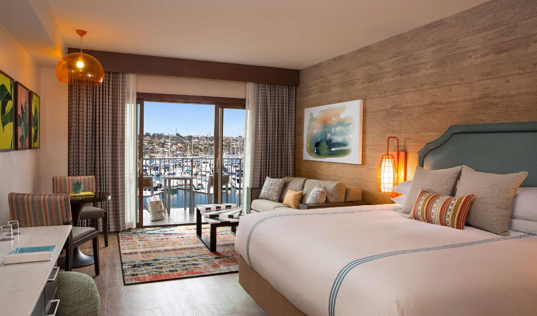 Junior Suite, King Bed, Bay View, Sofa