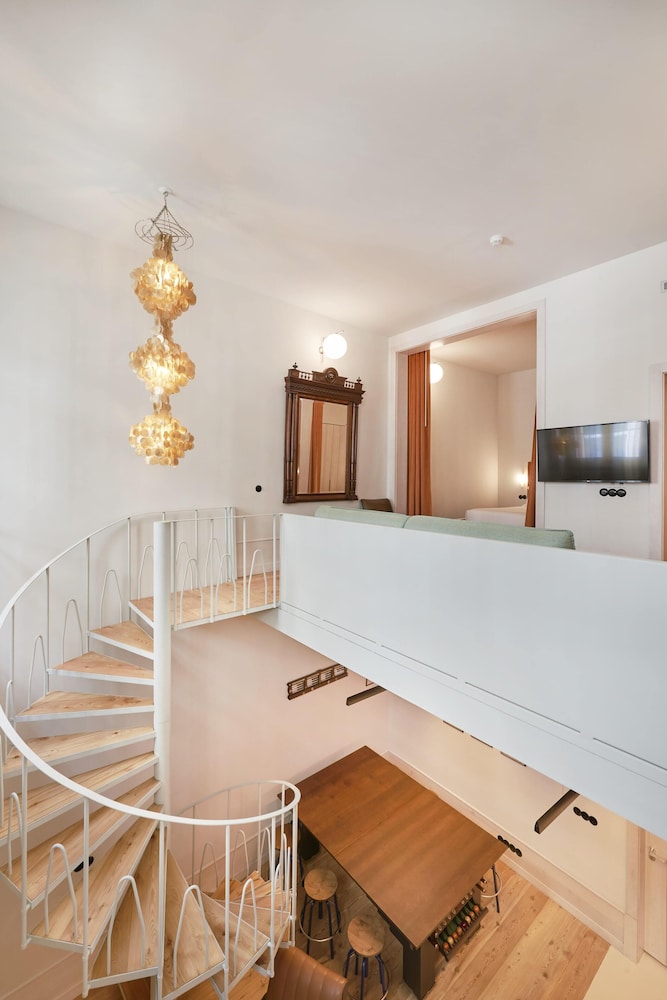 Cais Urban Lodge 7/50
