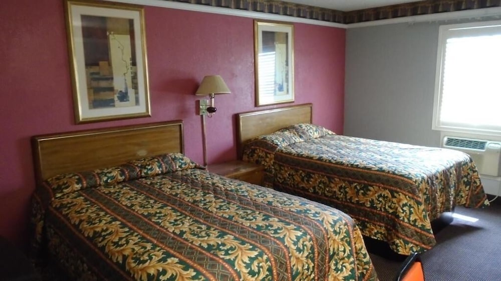 TOWN HOUSE MOTEL 28/61