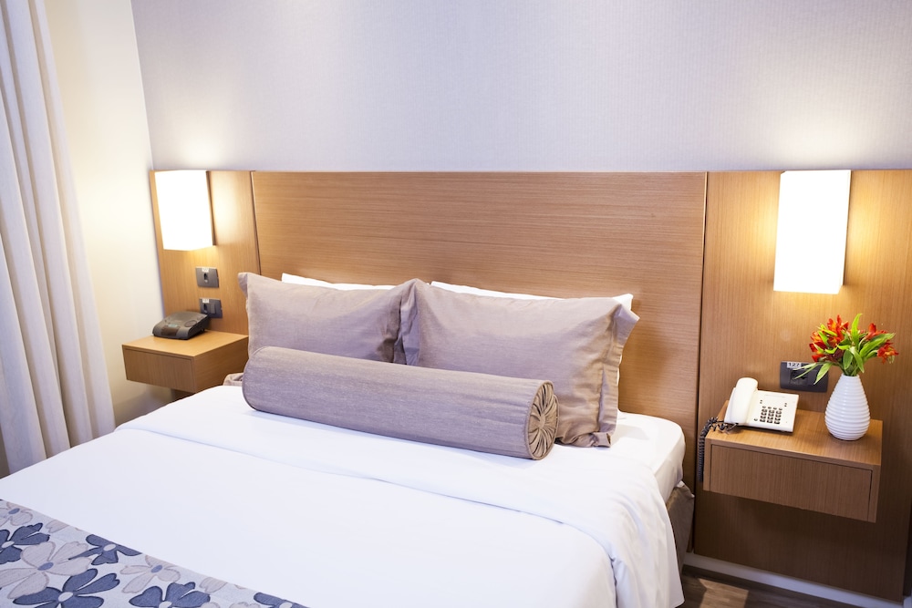The World Hotels 17/50