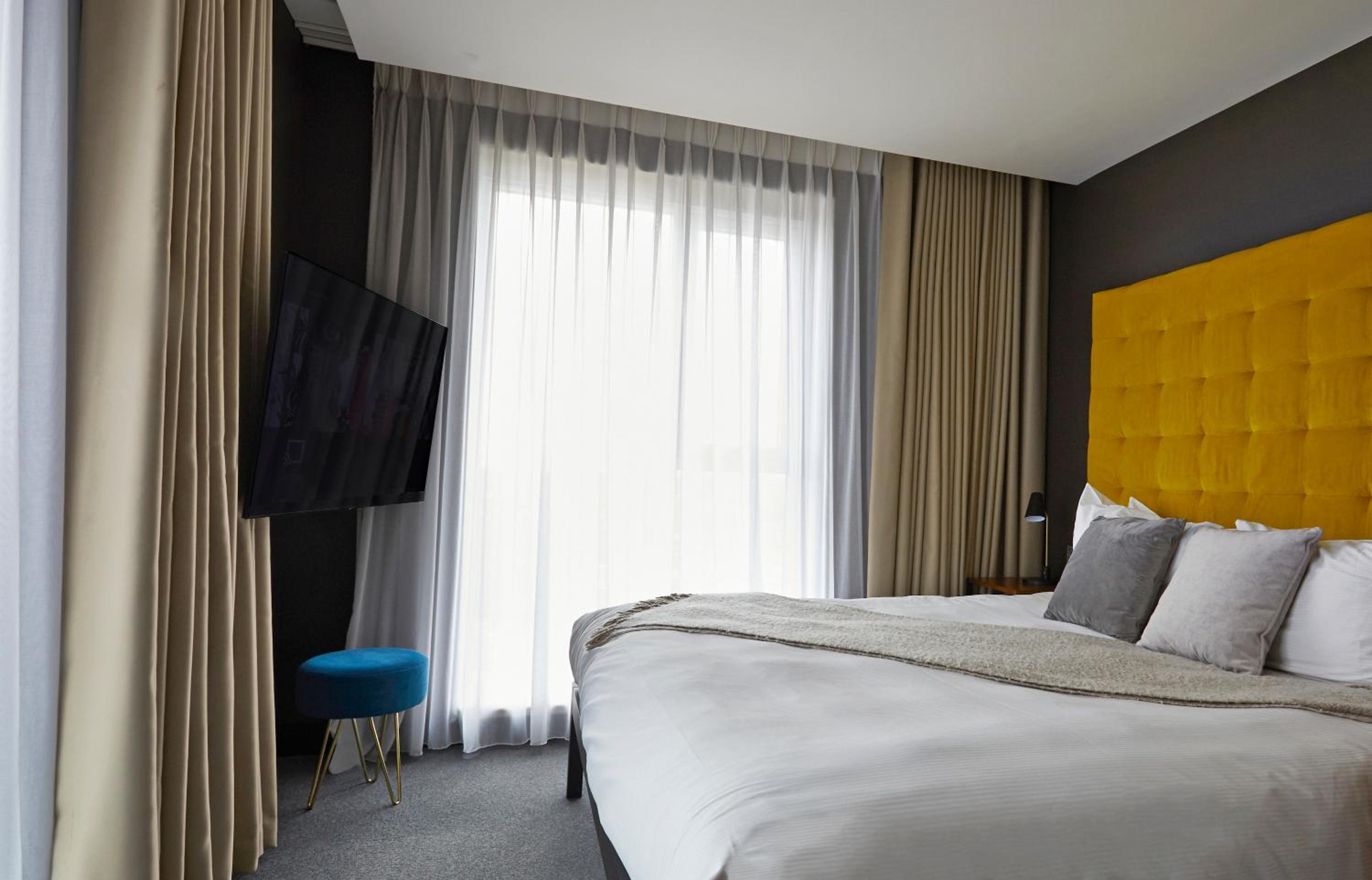 1 Bedroom, Lifestyle, Queen Bed