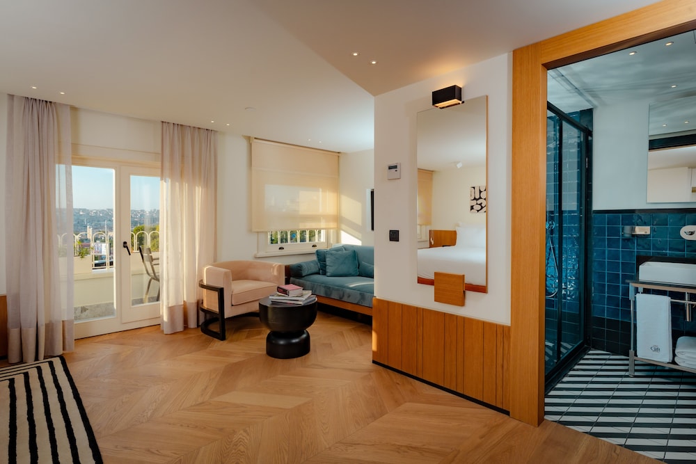 The Gift Hotel 34/50