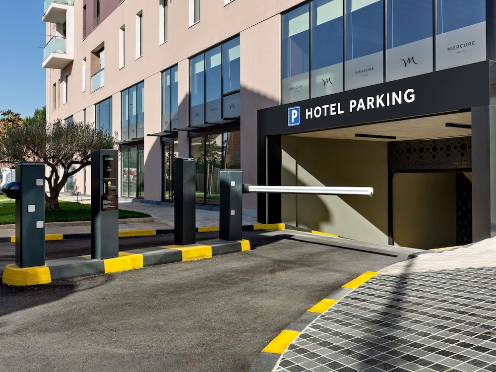 Mercure Tirana 66/73