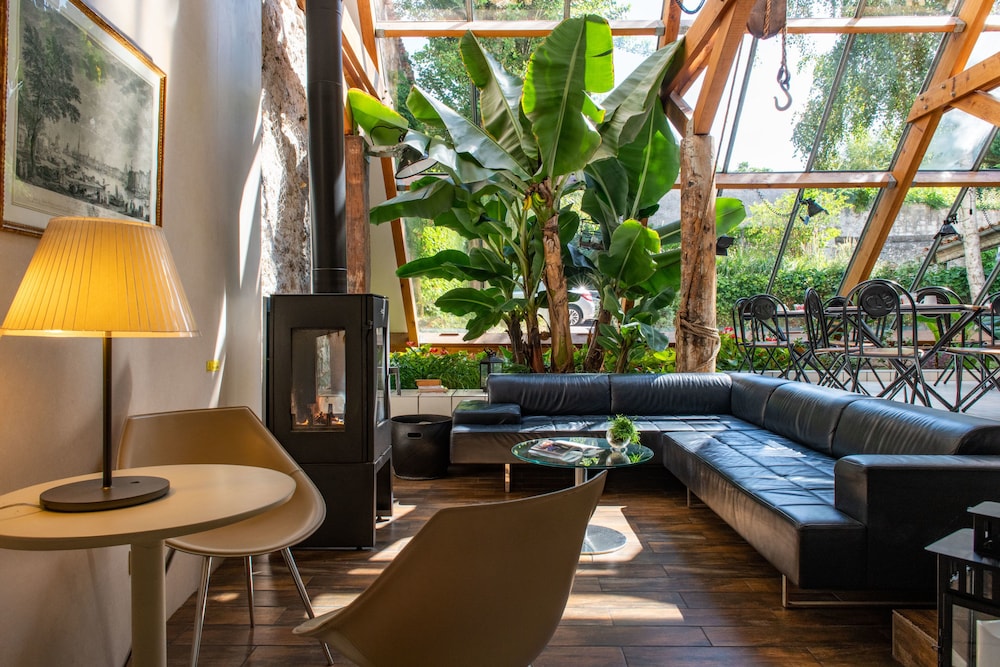 SAINT NICOLAS HOTEL 58/80