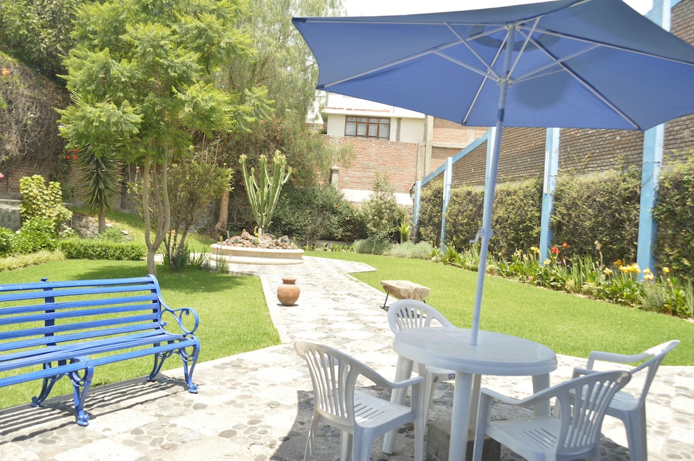 Las Mercedes Hostal Residencial 50/68