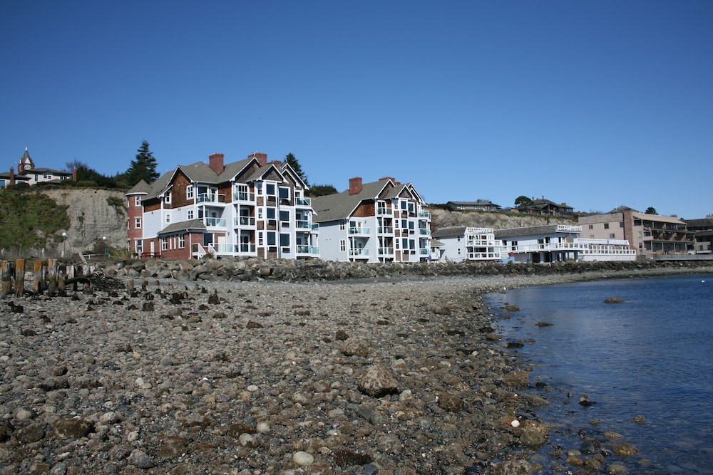 Tides Inn Suites 63/75