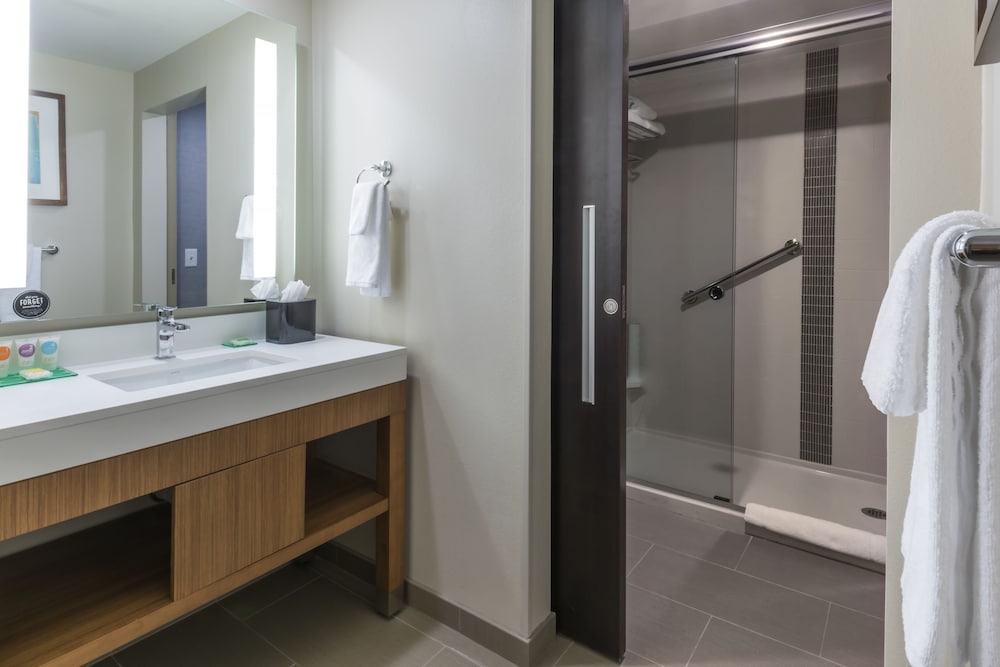 Hyatt Place Boise / Downtown 24/71