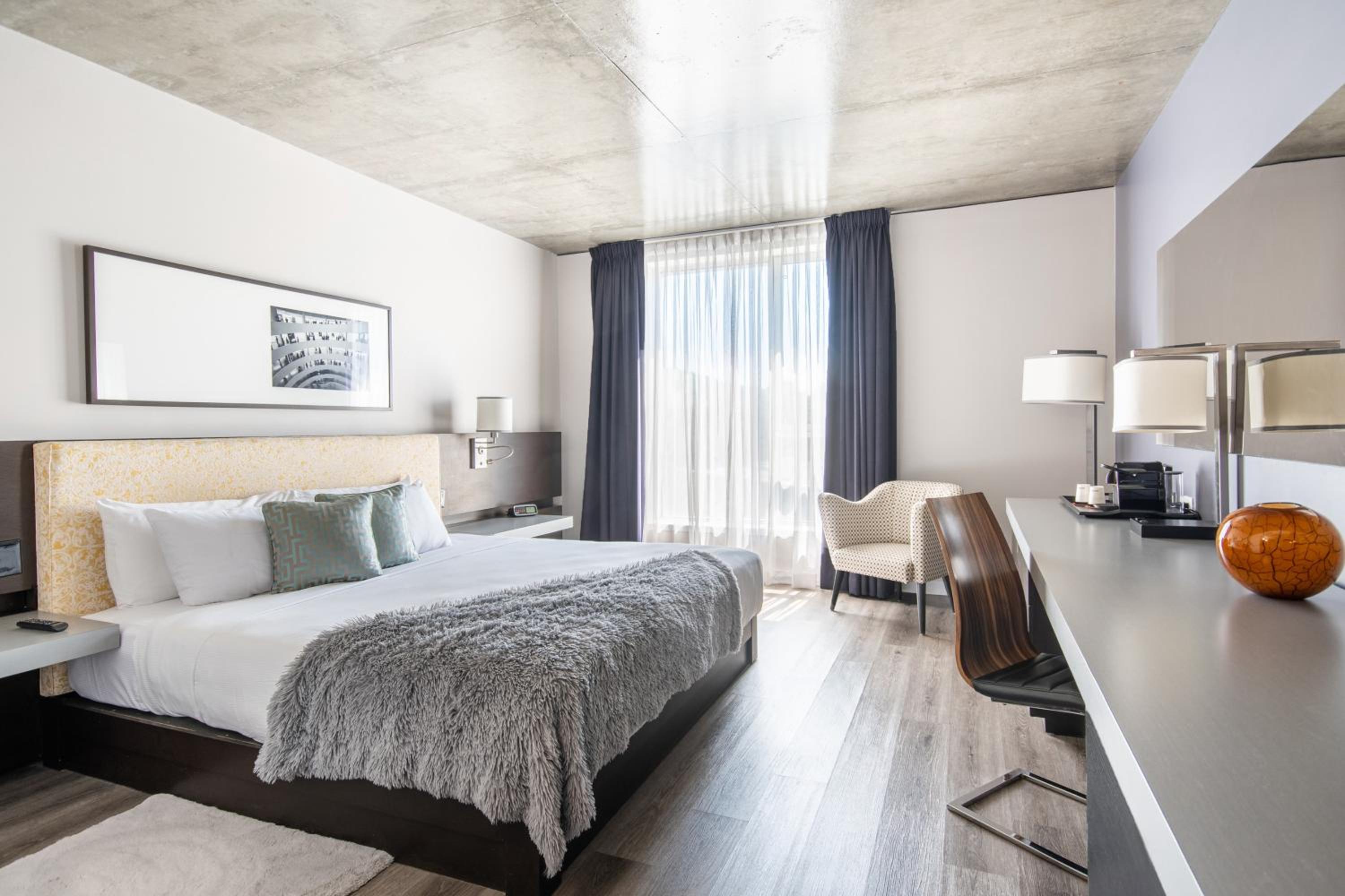 Privilege, King Bed
