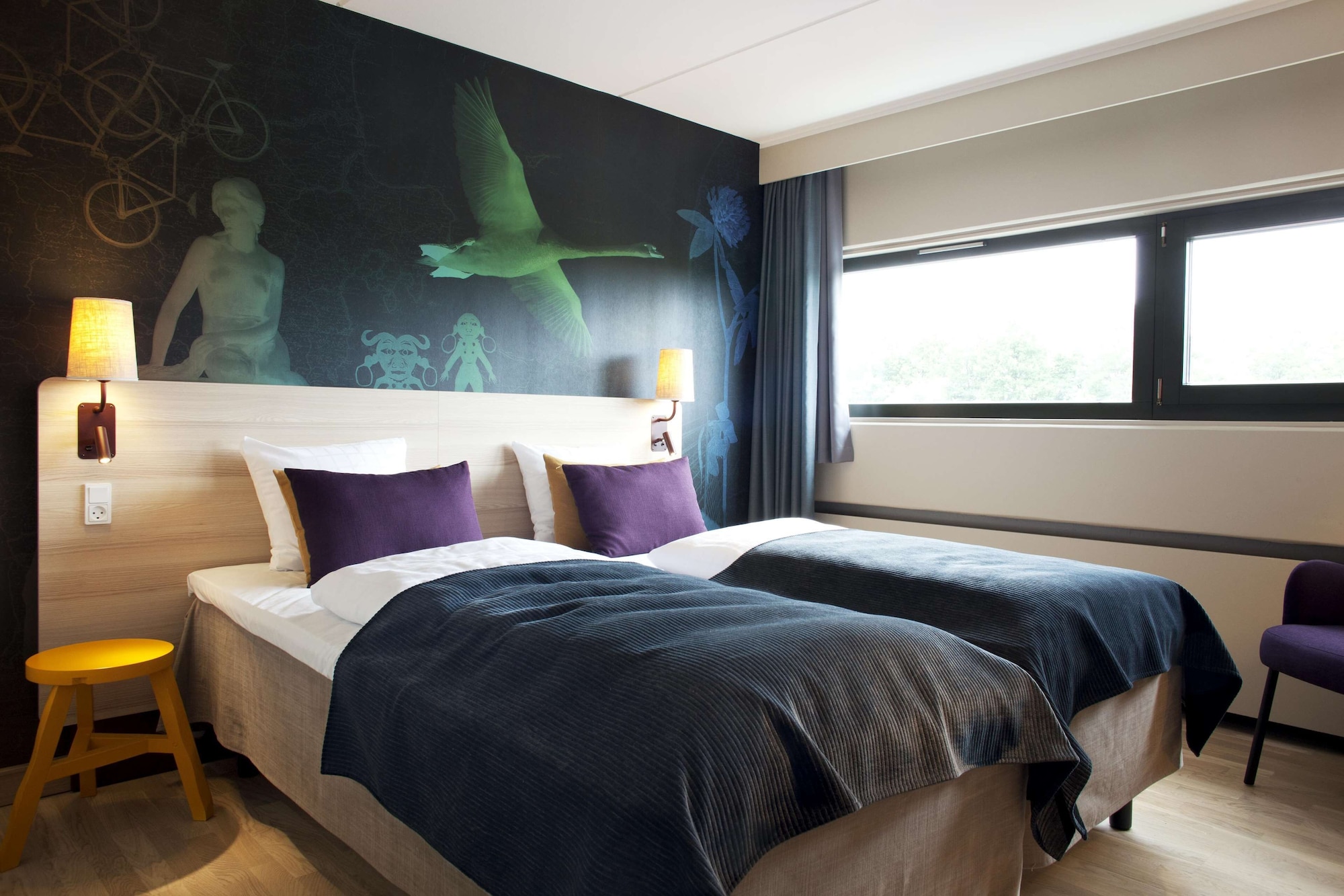 SUPERIOR, TWIN BEDS