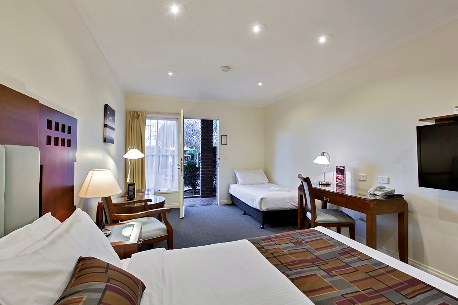 Best Western Plus Buckingham International 7/24