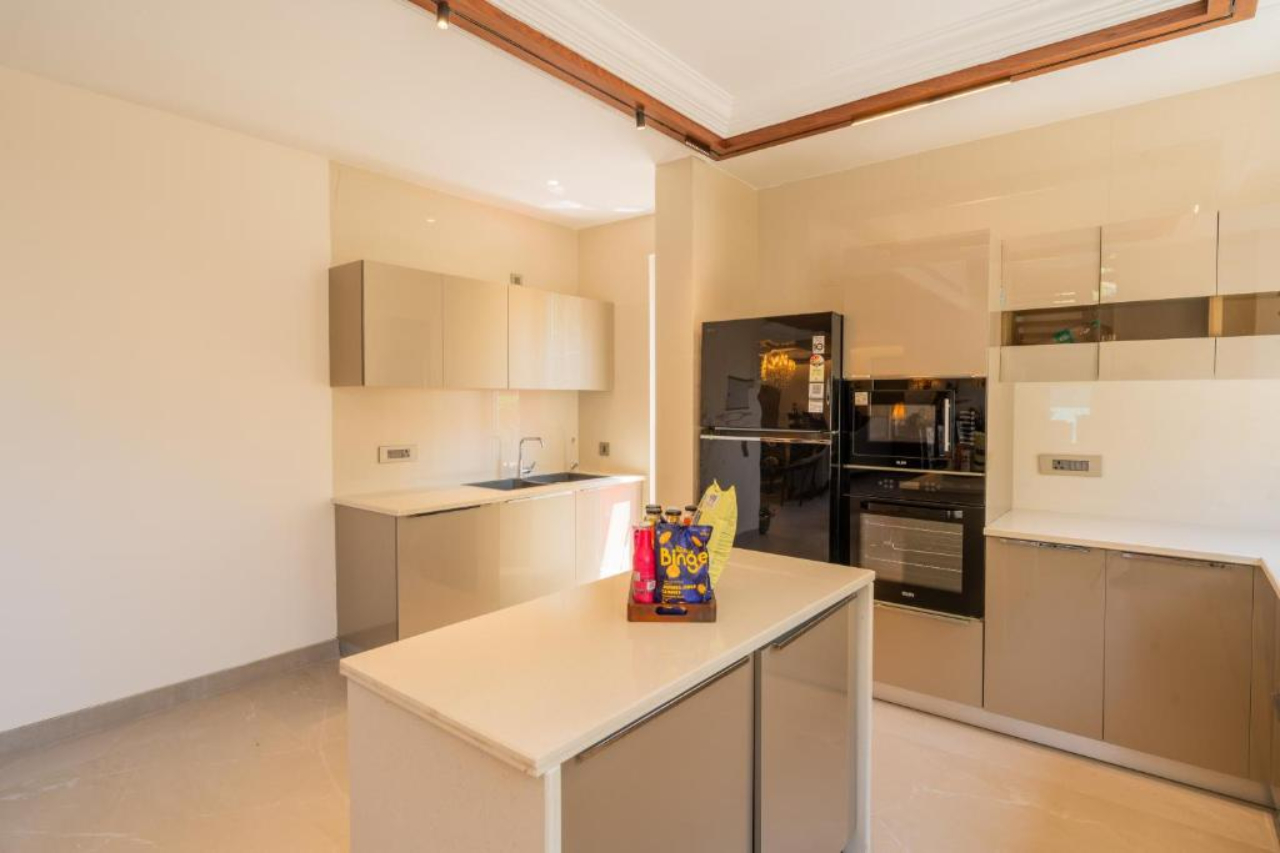 ELIVAAS prive The Royce Daisy Ultra Luxe 4 BHK Villa With Pvt Pool Jacuzzi 360 Hill Views 9/29