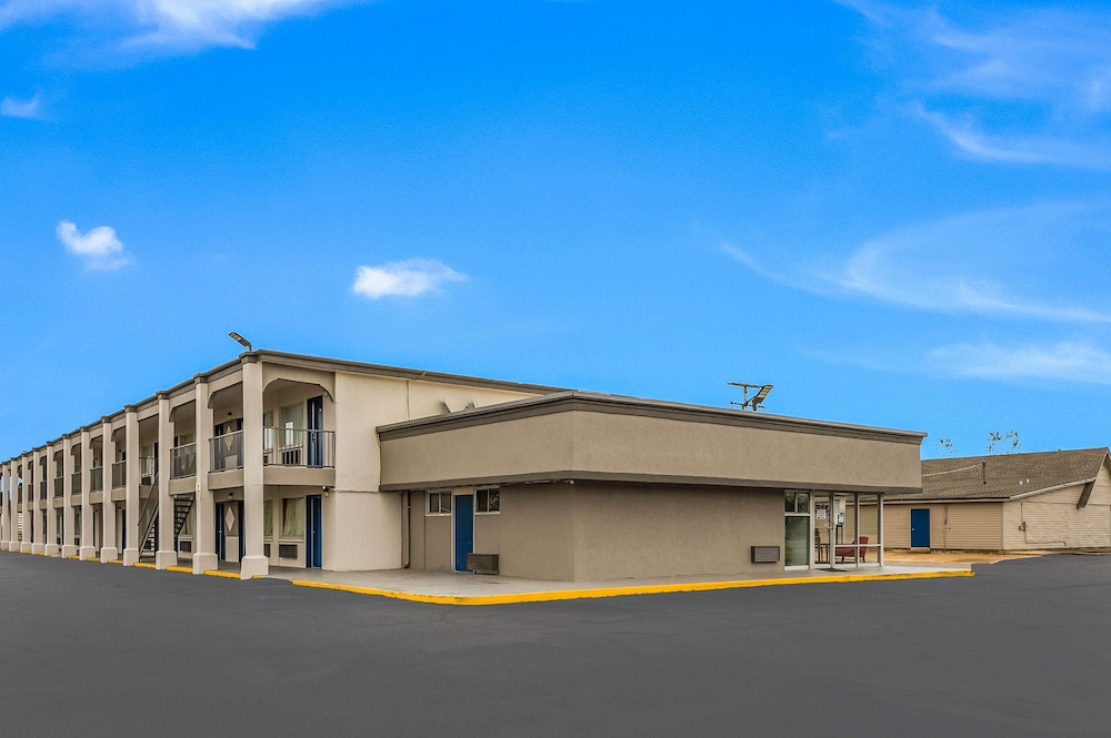 Motel6 Tupelo, MS - Downtown