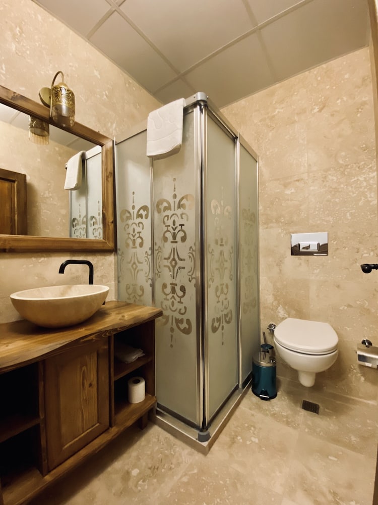 Pashahan Hotel 39/43