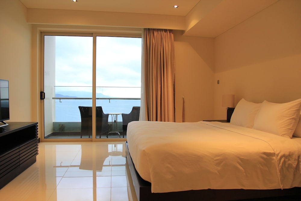 3 BEDROOMS, GRAND, SUITE