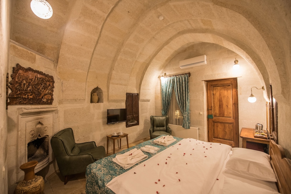 Charming Cave Hotel 16/29