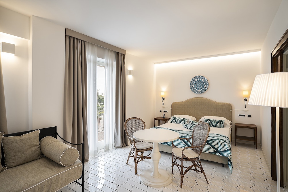 Therasia Resort Sea And Spa 75/100
