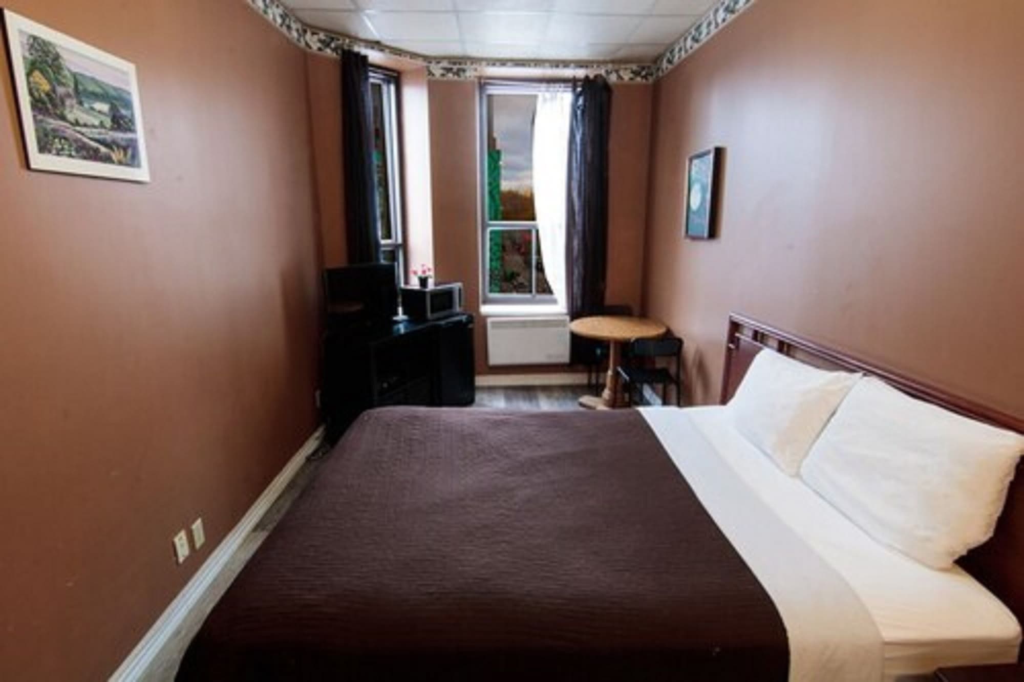 ECONOMY, DOUBLE BED, SHARED BATHROOM