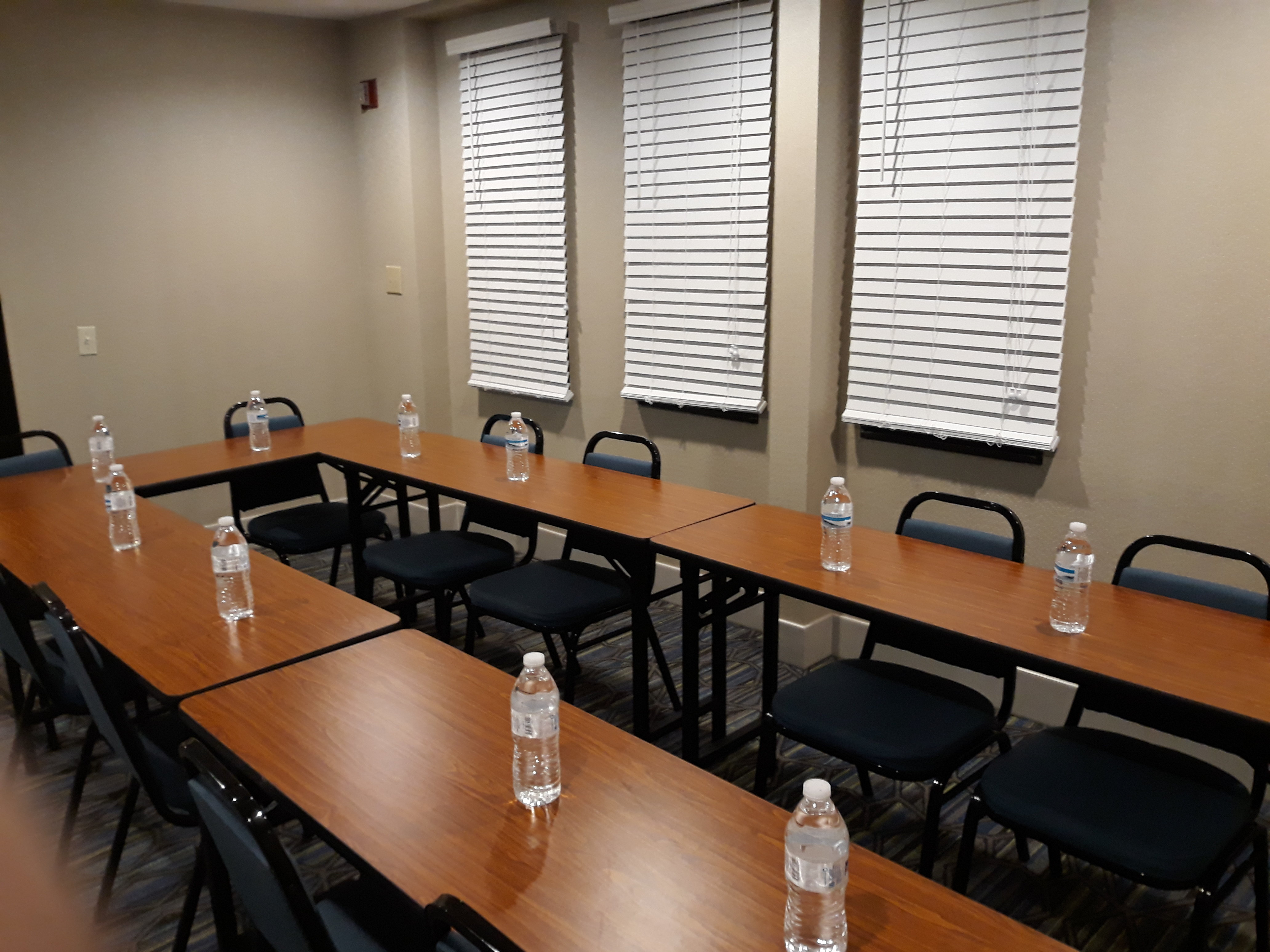 Holiday Inn Express Pittsburgh-North(Harmarville) 45/50
