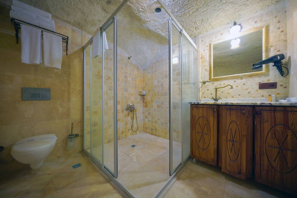 Elysee Cave House 100/100