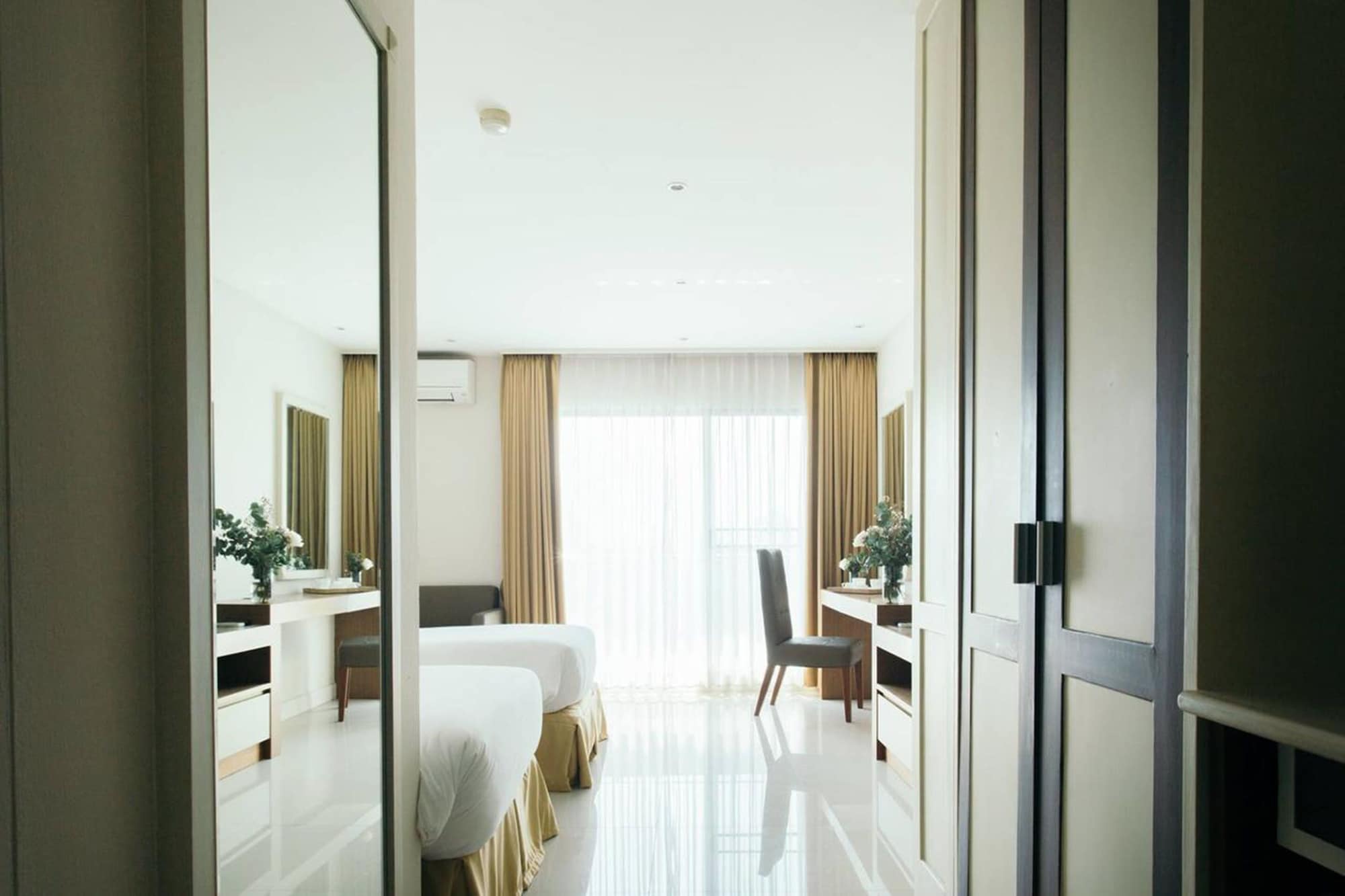 SUPERIOR, DOUBLE OR TWIN BED